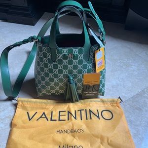 Rosette Monogram Leather Top Handle Bag zip closure